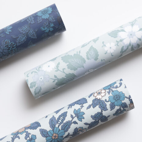 Sinikka Malakias Lilian Tapettikuosista on mallistosta kolme upeaa vaihtoehtoa.